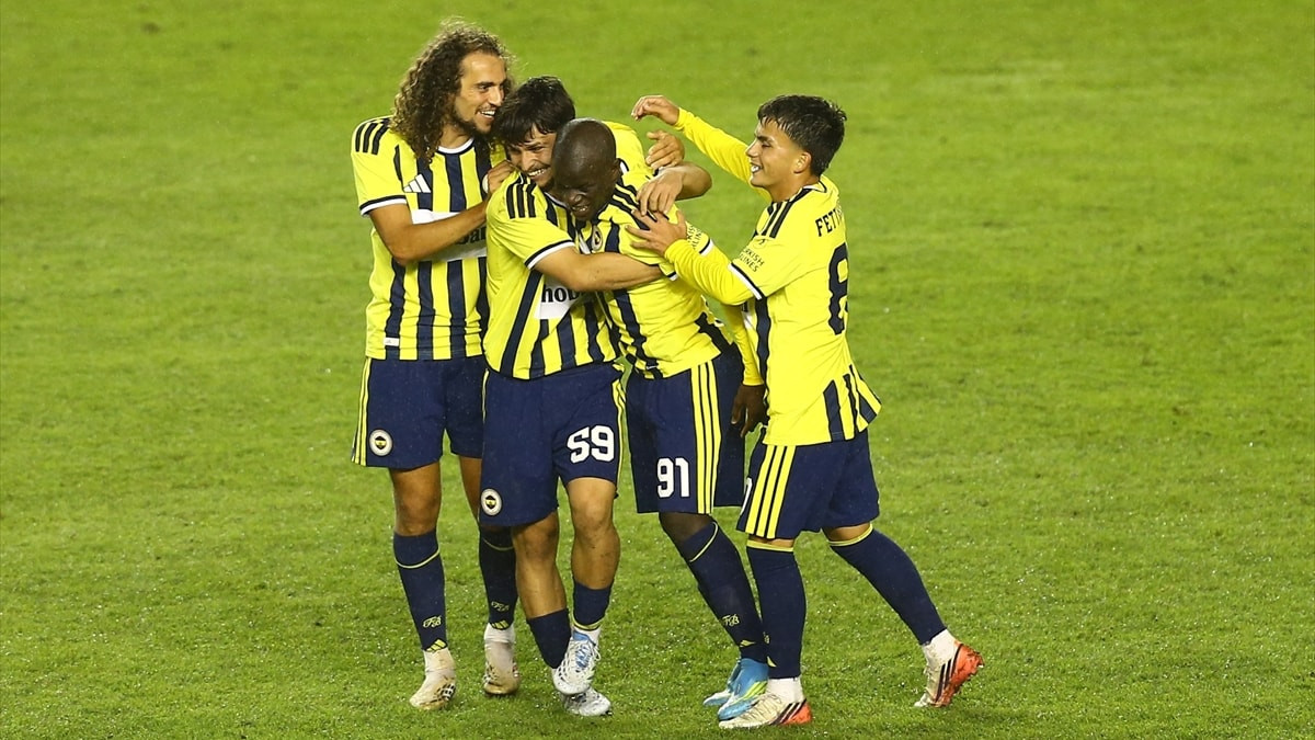 Fenerbahçe, Azerbaycan'da Turan Tovuz'u 2-0 yendi