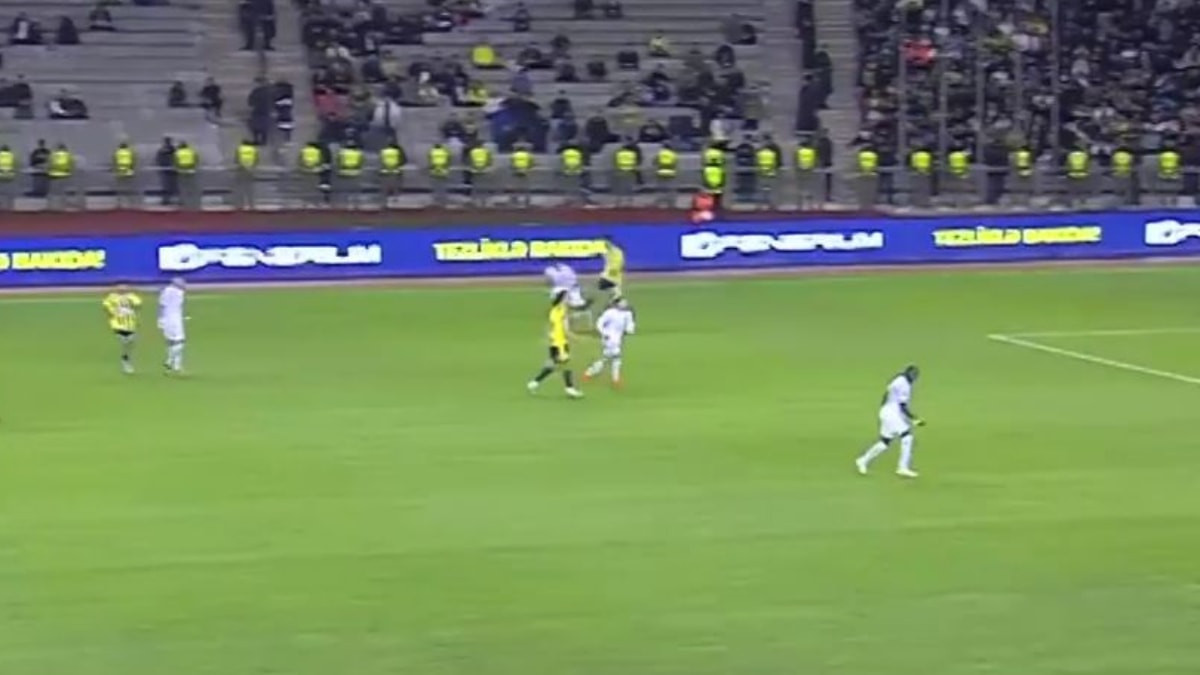 Mason Greenwood kırmızı kart gördü: Turan Tovuz maçında rakibe tekme