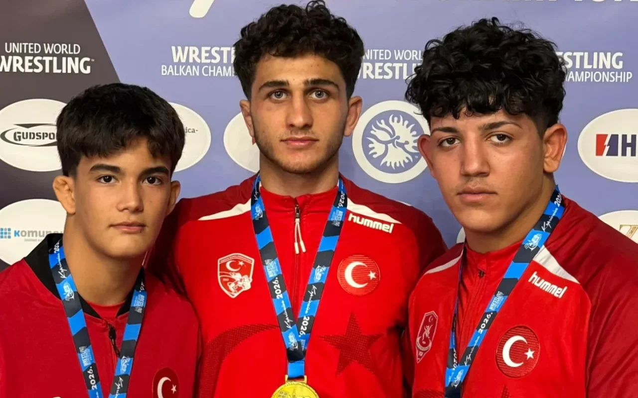 Bursalı güreşçiler Hırvatistan'da 3 madalya kazandı