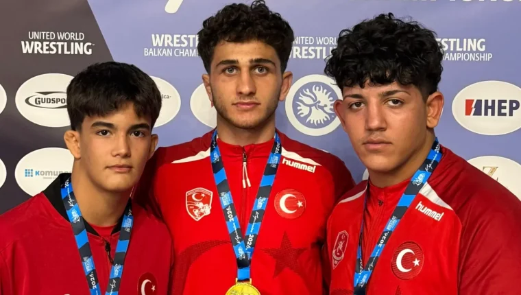 Bursalı güreşçiler Hırvatistan'da 3 madalya kazandı