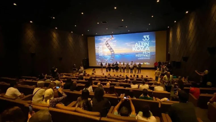 Altın Koza 33'te En İyi Film 'Bir Arada Yalnız' seçildi