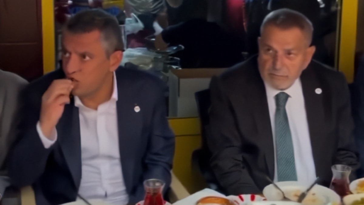 Özgür Özel'in Rize Pazar'daki kahvaltısı yağmur altında izlendi