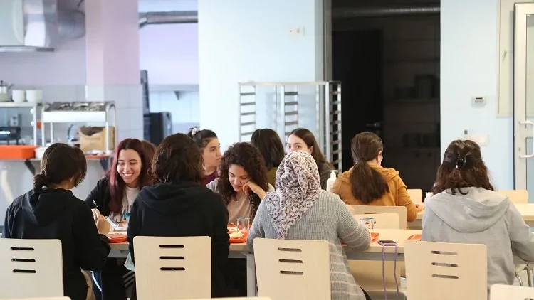 İBB öğrencilere yeni dönemde artan destek paketini açıkladı