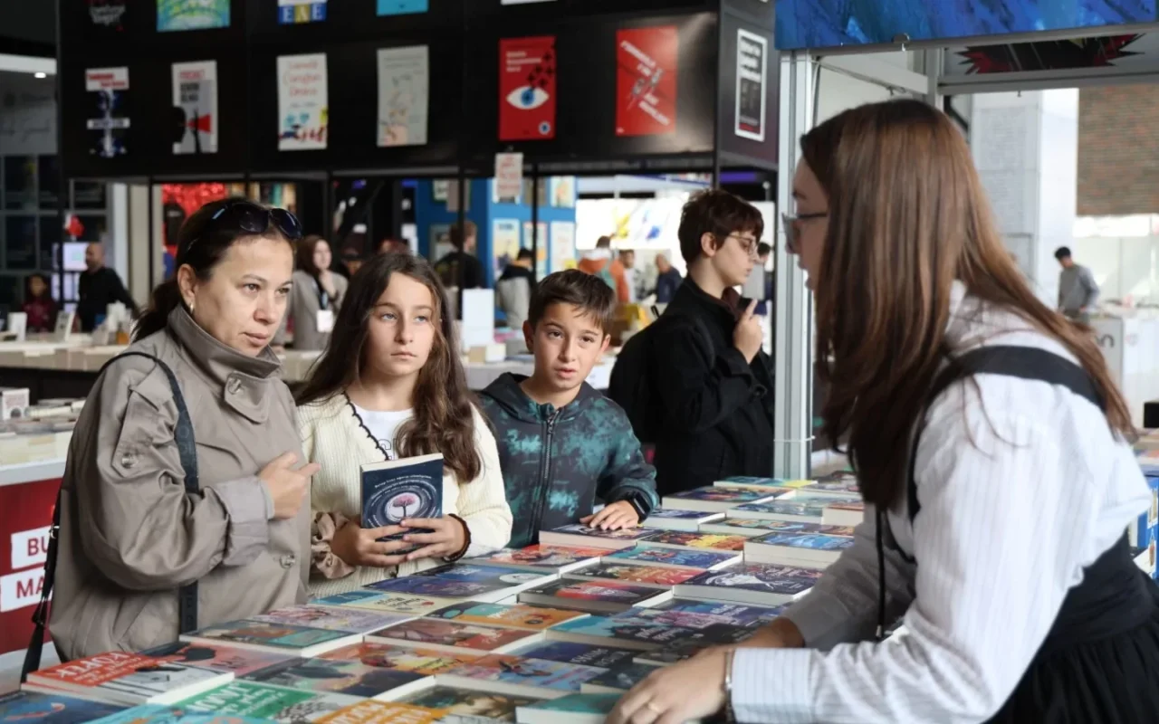 16. Kocaeli Kitap Fuarı kapılarını açtı: İlk gün yoğun ilgi
