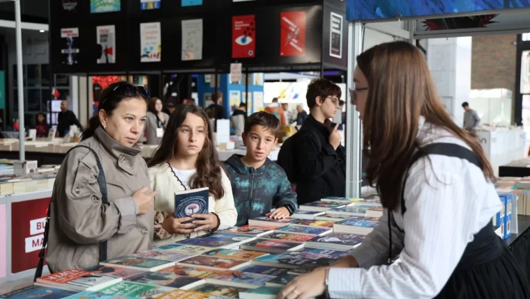 16. Kocaeli Kitap Fuarı kapılarını açtı: İlk gün yoğun ilgi