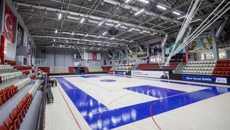 İzmir'de Celal Atik Spor Salonu baştan sona yenilendi