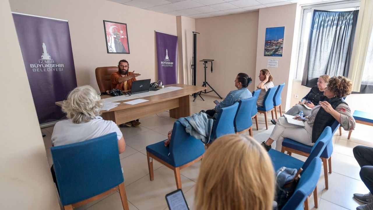 İzmir'de yazarlık eğitimleri başladı: edebiyat, sinema ve tiyatro