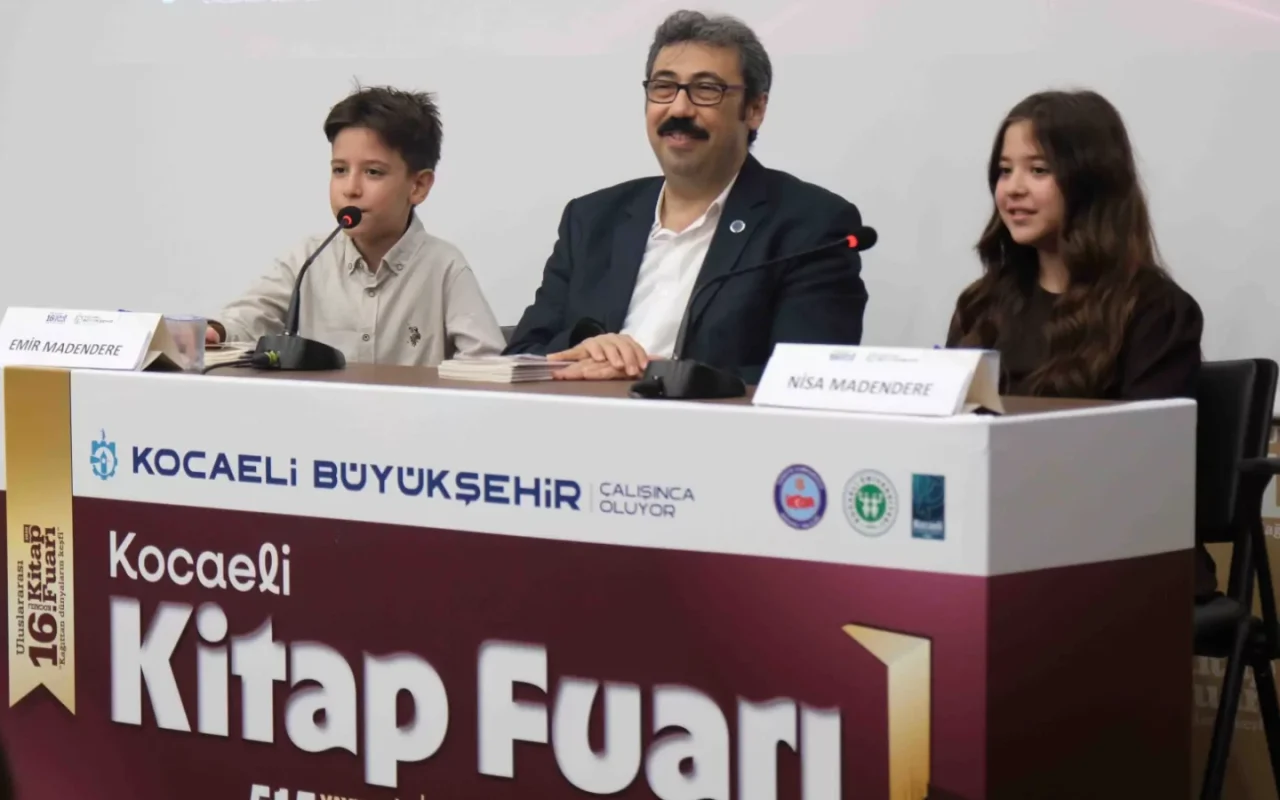 Kocaeli Kitap Fuarı'nda 10 yaşındaki ikizler ikinci kitaplarını tanıttı