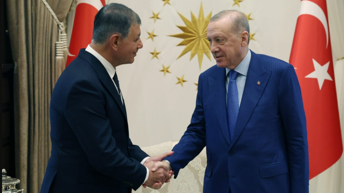 Cemil Tugay'ın sosyal medya yanıtı AK Parti iddialarını güçlendirdi