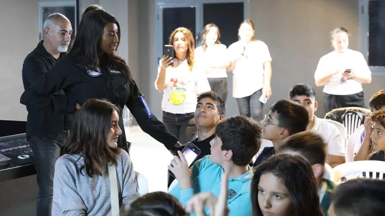 Havacılık ve uzay mühendisi Aisha Bowe, Çiğli'de gençlerle buluştu