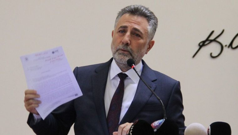 Bayraklı Belediyesi'nde yolsuzluk soruşturması: Eski başkan gözaltında