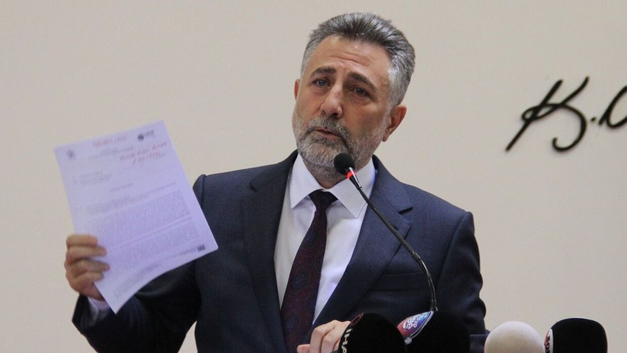 Bayraklı Belediyesi'nde yolsuzluk soruşturması: Eski başkan gözaltında