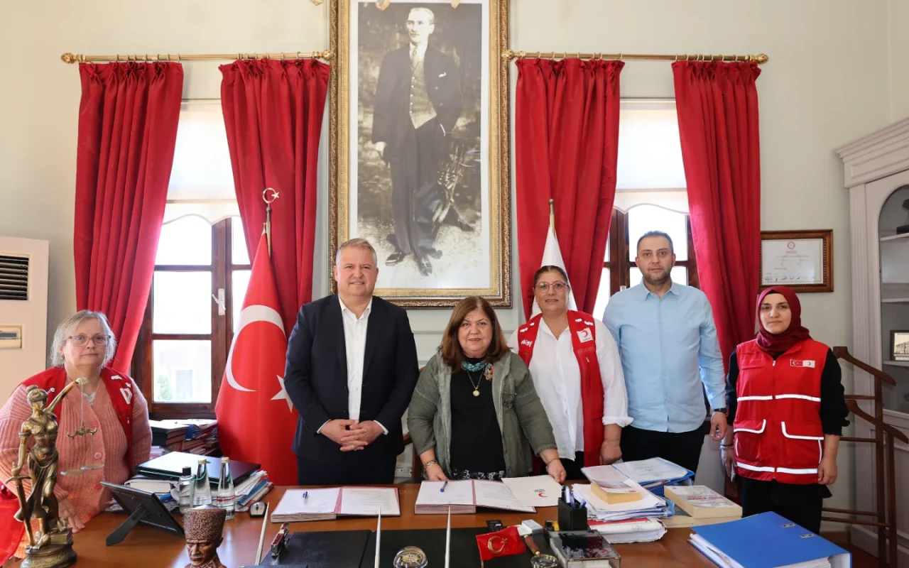 Urla Belediyesi ve Türk Kızılayı Urla Şubesi’nden sosyal dayanışmayı güçlendirecek iş birliği