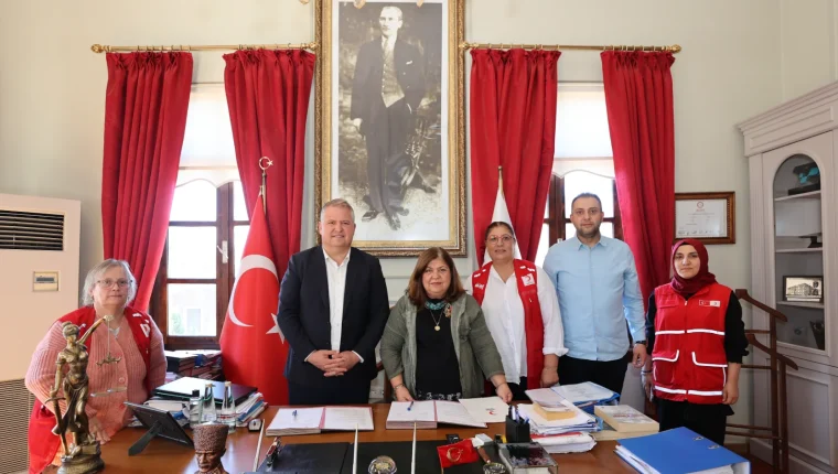 Urla Belediyesi ve Türk Kızılayı Urla Şubesi’nden sosyal dayanışmayı güçlendirecek iş birliği