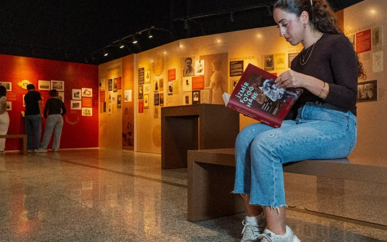 Fotoğrafın 200. yılında İzmir’in görsel hafızası kitapla buluştu