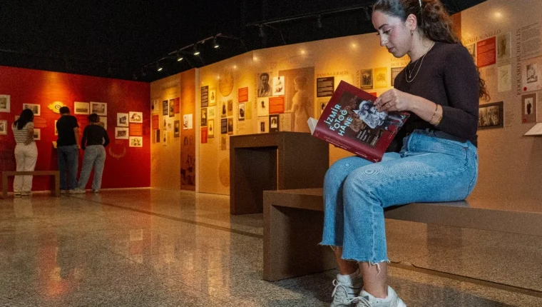 Fotoğrafın 200. yılında İzmir’in görsel hafızası kitapla buluştu