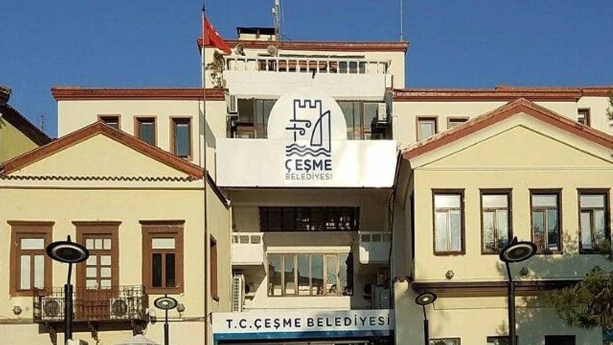 Çeşme Belediyesi'ne operasyon düzenlendi: Belediye Başkan Yardımcısı da gözaltında