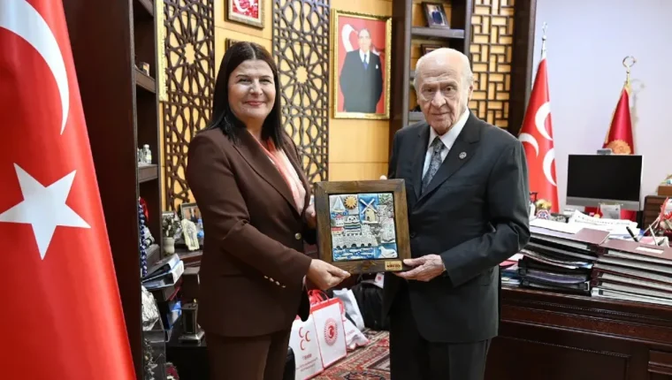Foça Belediye Başkanı Fıçı, Bahçeli'yi ziyaret ederek Foça'yı anlattı