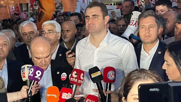 İzmir'de Cemil Tugay'ın AK Parti'ye katılmasına Güç'ten tepki