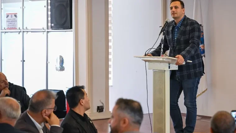 İzmir Bornova'da Başkan Eşki esnafla bir araya geldi