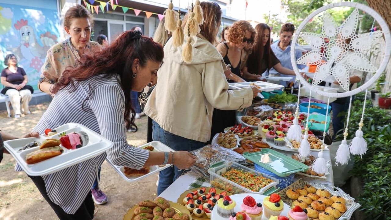 Buca'da kursiyerlerden renkli Türkan Saylan Bahçe buluşması