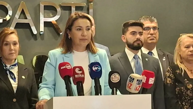 İzmir'in siyasi iradesi rozetle değişmez dedi Ülkü Doğan