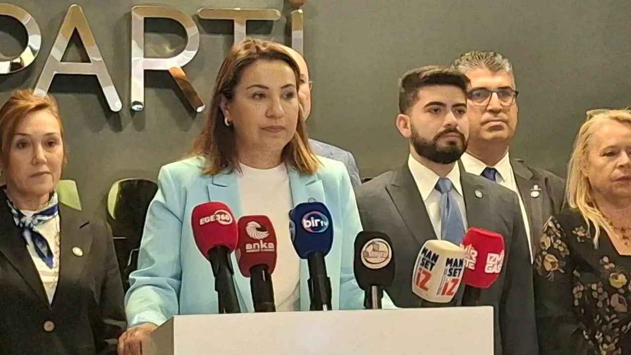 İzmir'in siyasi iradesi rozetle değişmez dedi Ülkü Doğan