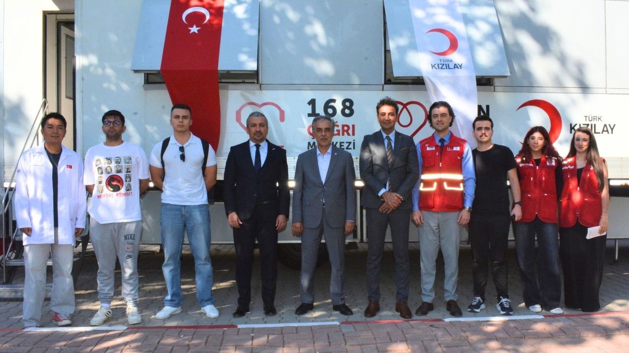 Ege Üniversitesi ve Türk Kızılay'dan kan bağışı kampanyası