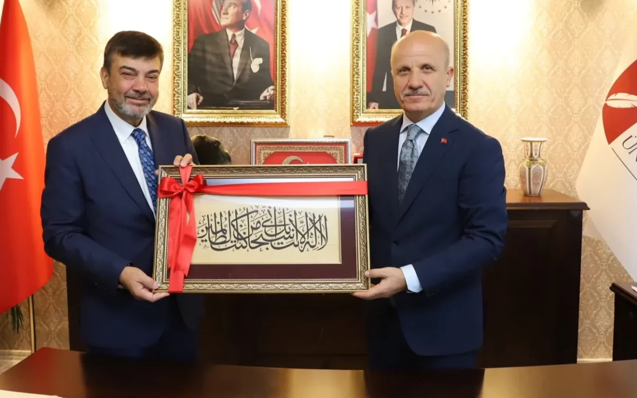 YÖK Başkanı Özvar İzmir Kâtip Çelebi Üniversitesi'ni ziyaret etti