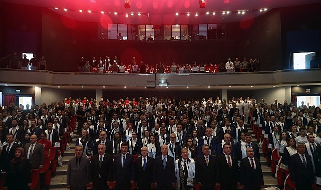 DEÜ 2026-2027 akademik yılı İzmir'de coşkuyla başladı