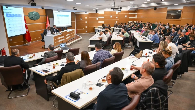 Bornova'da hizmet seferberliği: Temizlik ve tarım gündemde