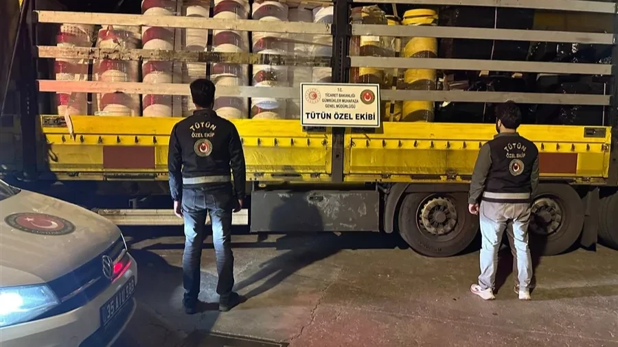 İzmir Kemalpaşa'da kaçak sigara fabrikasına baskın: 125 milyon TL ele geçirildi