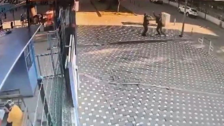 İzmir Ödemiş’te okul önünde bekçi ile arbede: öğretmen olduğu bildirildi