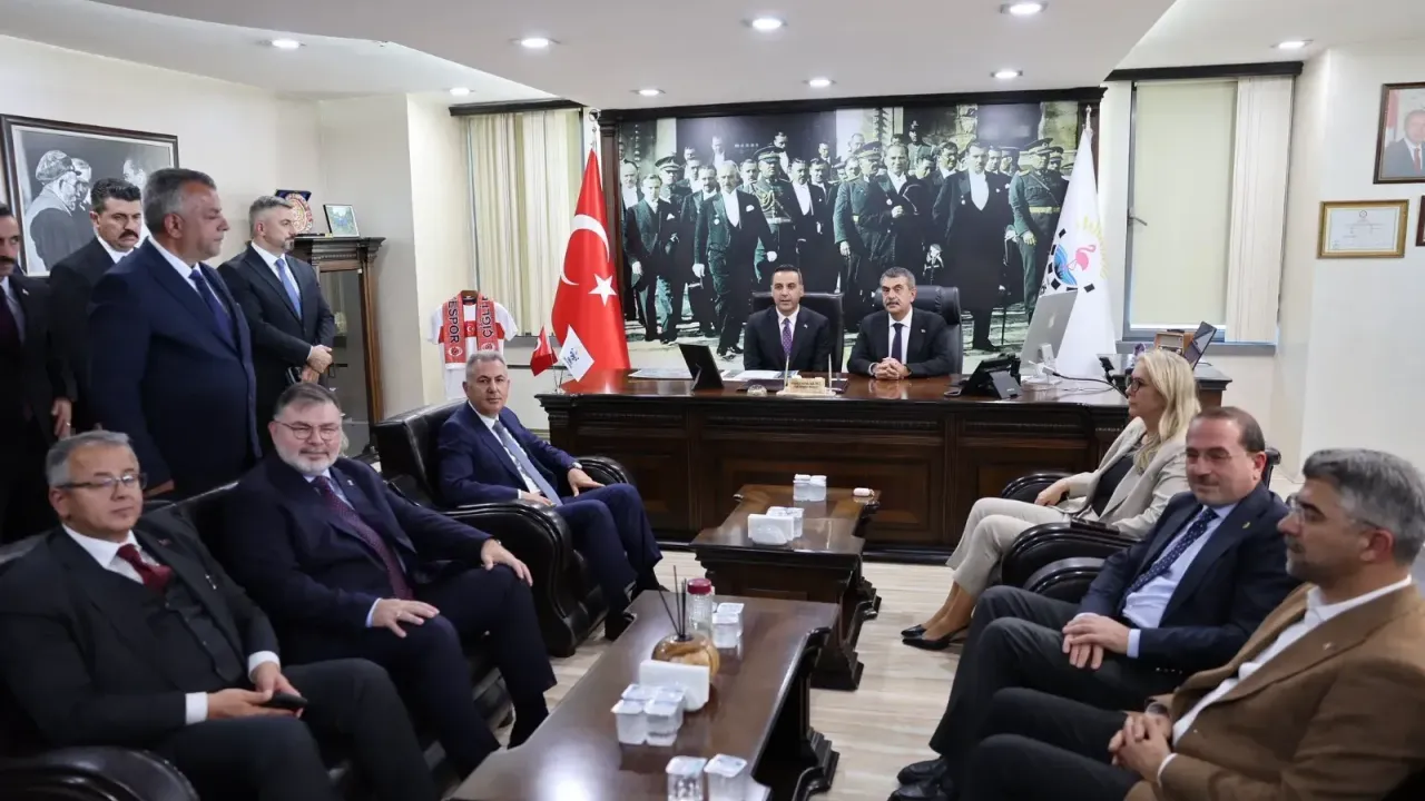 Bakan Yusuf Tekin Çiğli'de: İlçe için eğitim projeleri açıkladı