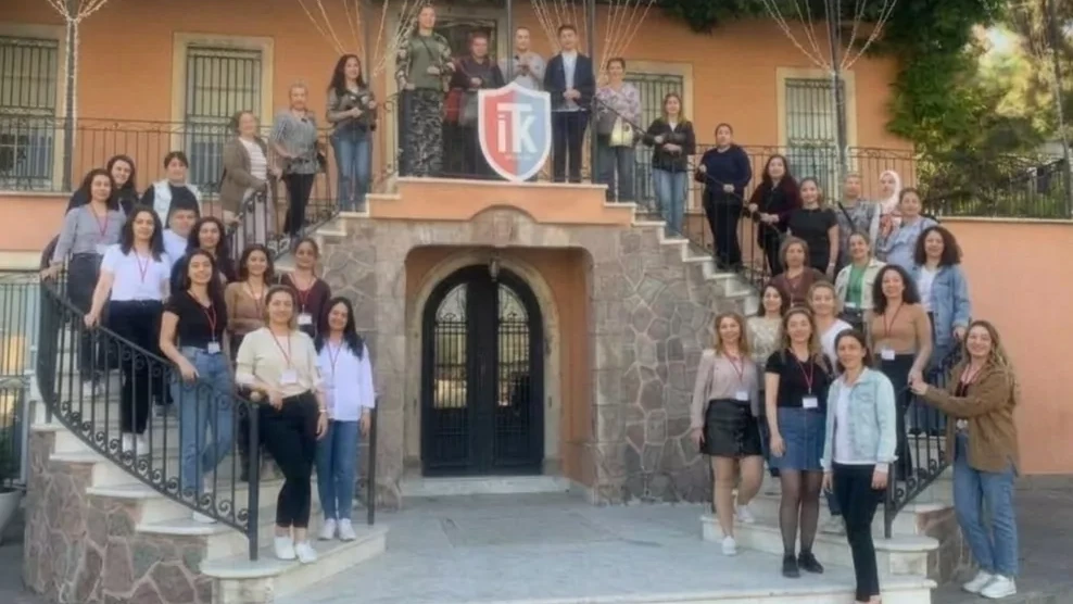 İzmir Narlıdere’de özel çocuklar ve kadınlara kültür turu düzenlendi