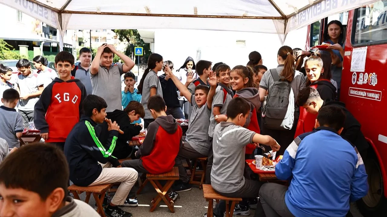 Kent Lokantası Öğrenci Otobüsleri İzmir Efes Selçuk’ta sefere başladı