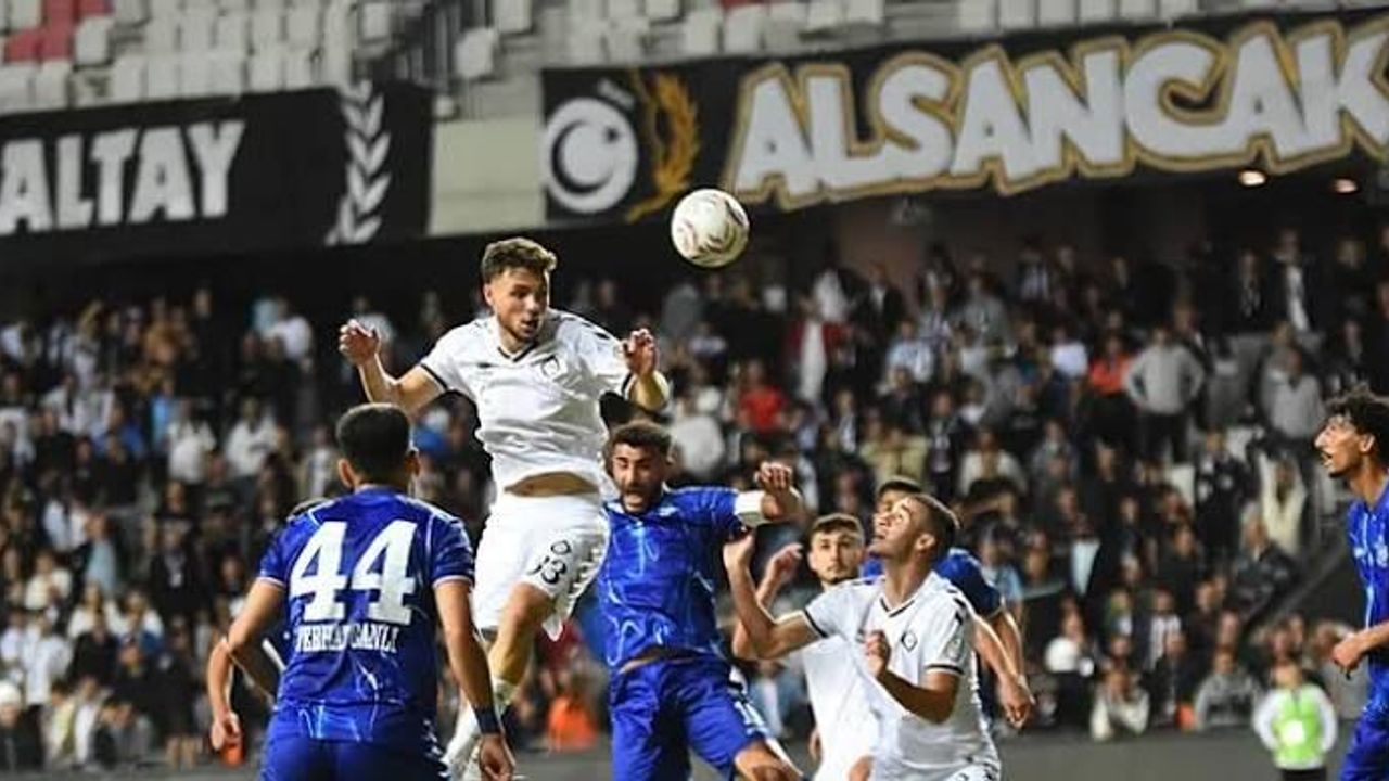 Altay 90+4'te penaltıyla Uşakspor'u 1-0 yendi, puanı 9'a çıktı