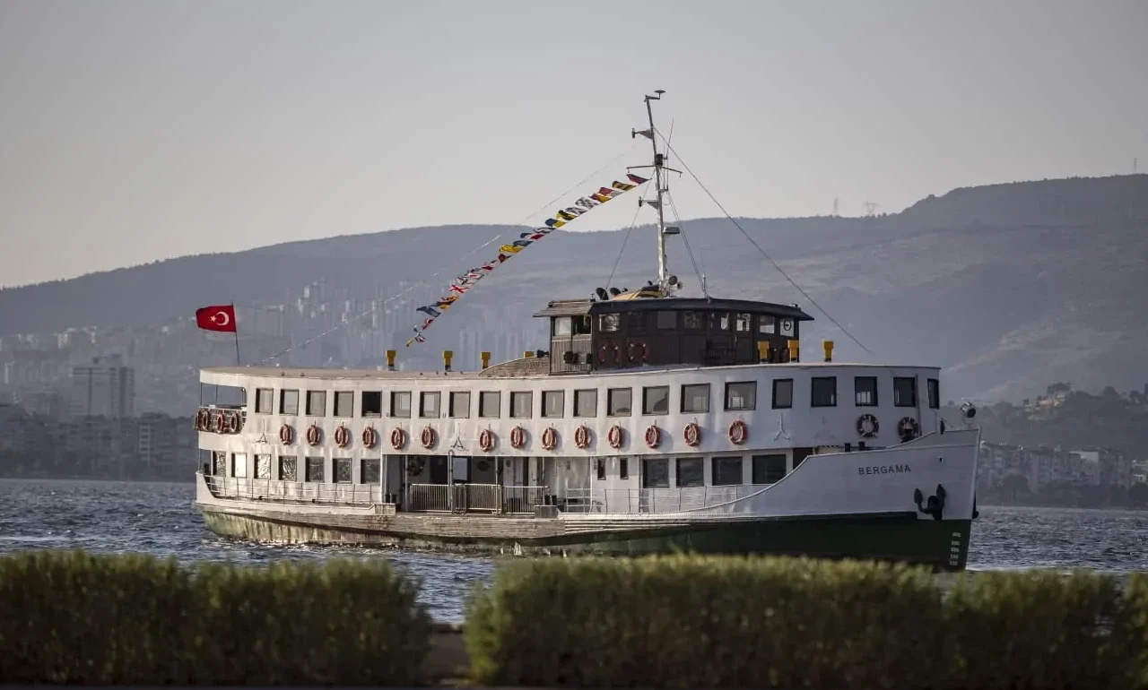 İzmir'de Bergama Vapuru ile tarihe yolculuk yeniden başlıyor
