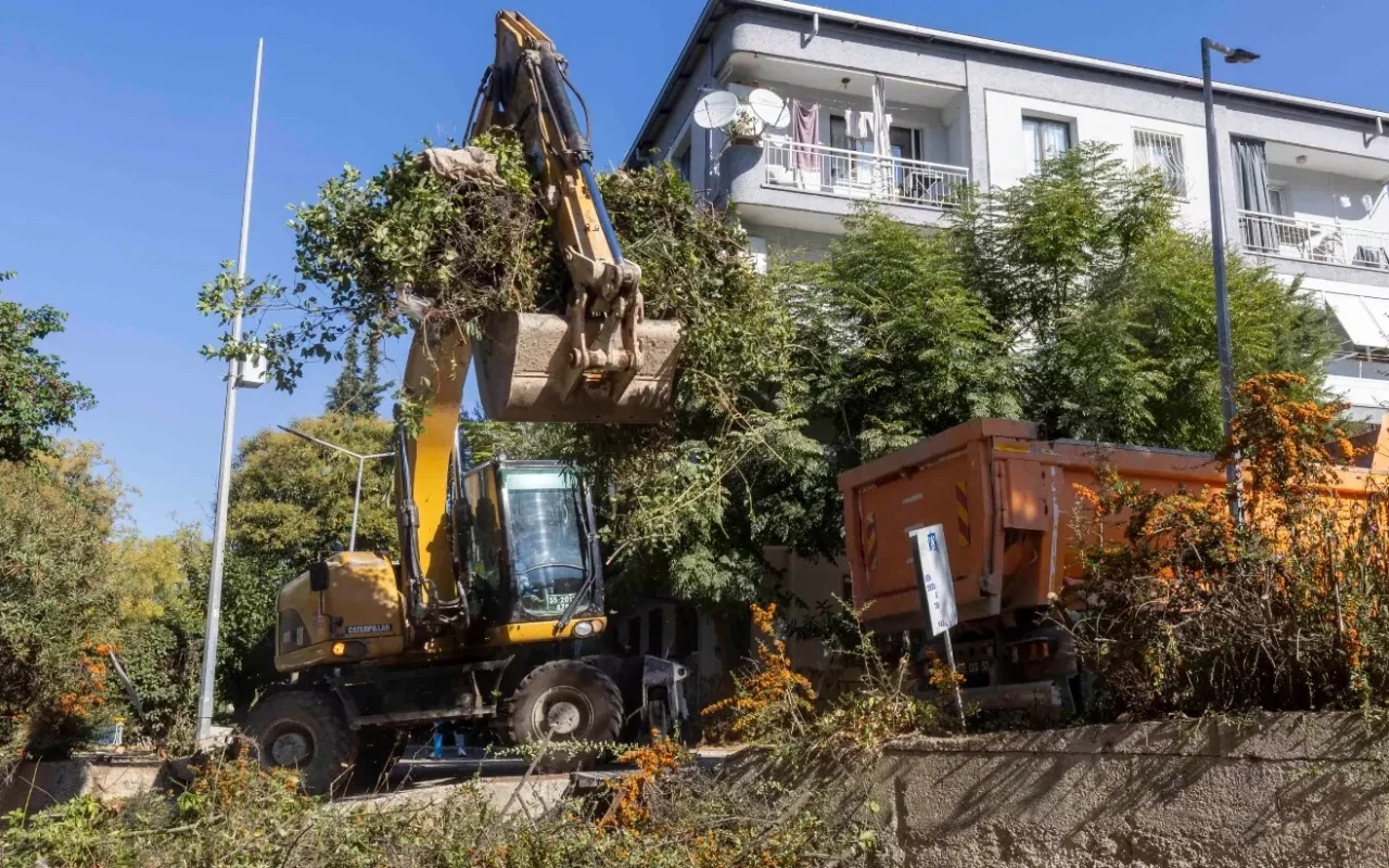 İzmir'in derelerinde kış temizliği: Taşkın riski azaltılıyor