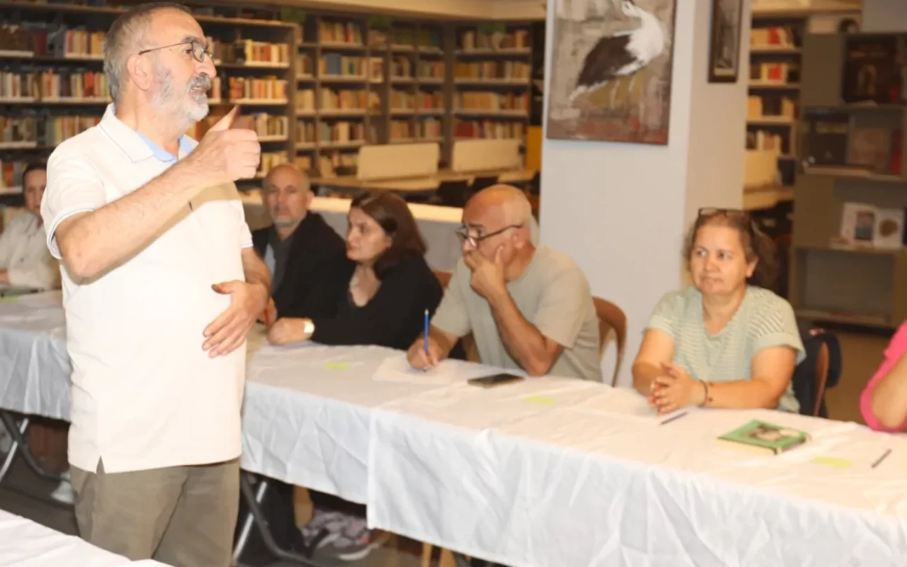 Efes Selçuk'ta Kitap Topluluğu Kuyucaklı Yusuf'u Tartıştı