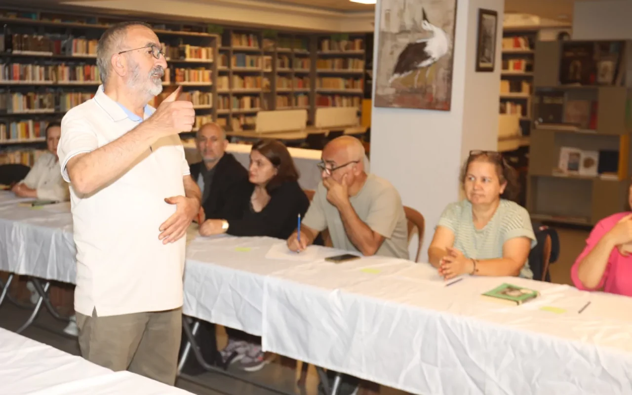 Kitapseverler Efes Selçuk'ta Kuyucaklı Yusuf'u konuştu