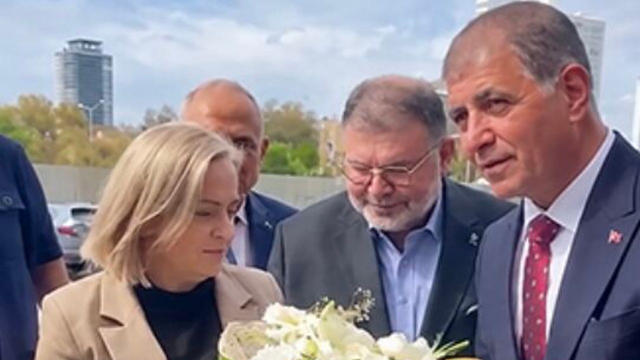 Cemil Tugay'ın AK Parti İzmir İl Başkanlığı'na ilk ziyareti