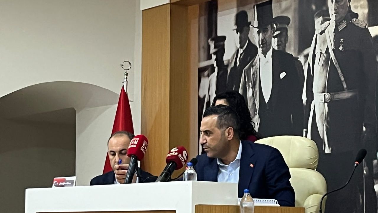 Çiğli'de belediye meclisi çoğunluk sağlanamayınca ertelendi
