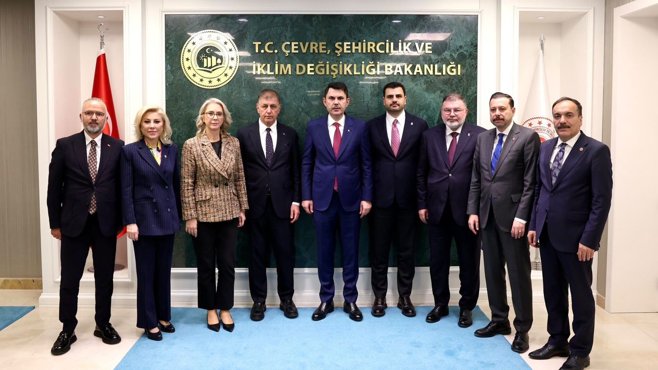 Bakanlar Kurum ve Uraloğlu, İzmir Büyükşehir Başkanı Tugay ile görüştü