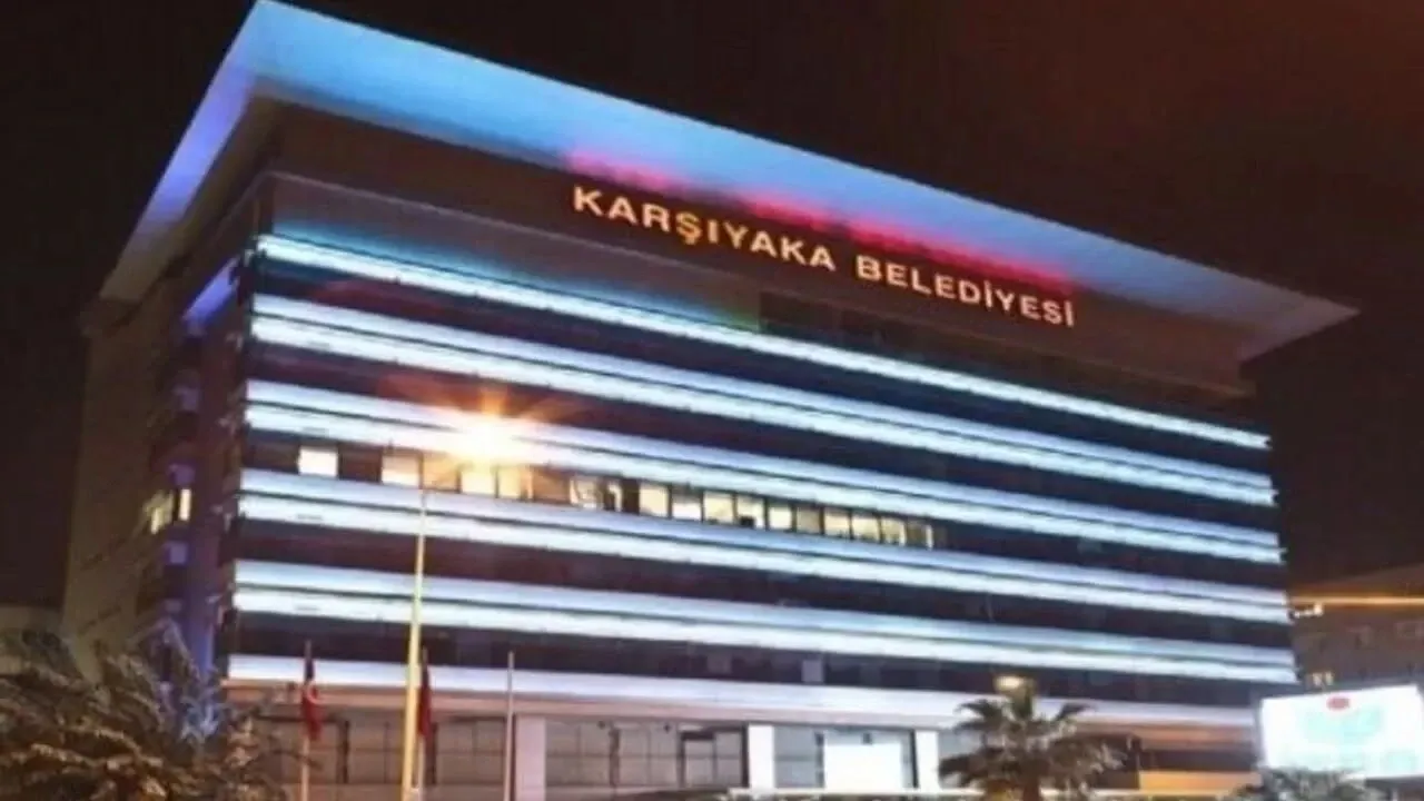 Karşıyaka'da 4 CHP'li meclis üyesi belediye hizmetlerine tepkiler nedeniyle istifa etti