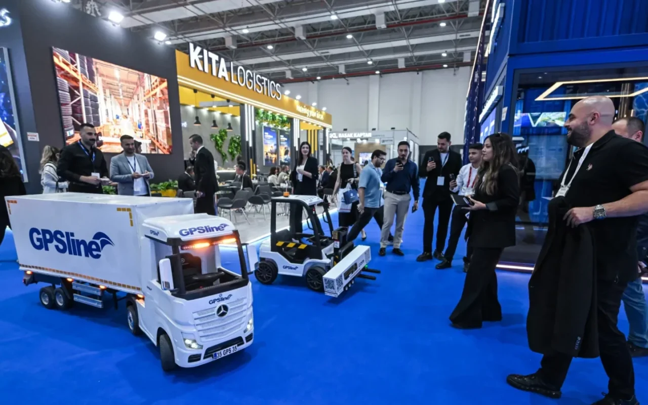 LOGISTECH İzmir'de uluslararası lojistik aktörlerini bir araya getirdi