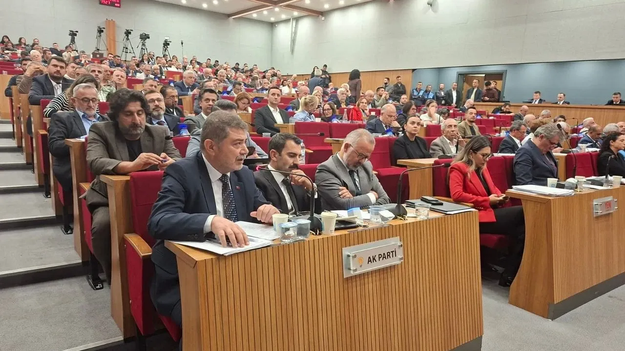 İzmir Büyükşehir Meclisi'nde AK Parti'den YENİ Parti'ye '4P' eleştirisi
