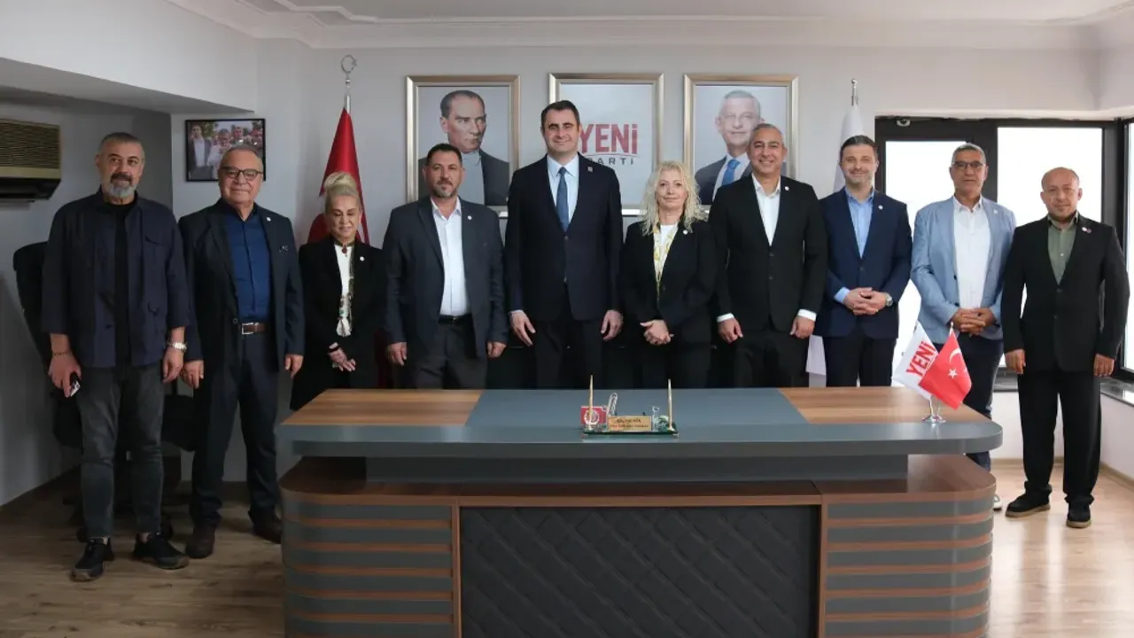 Karşıyaka’da 5 meclis üyesi YENİ Parti’ye geçti