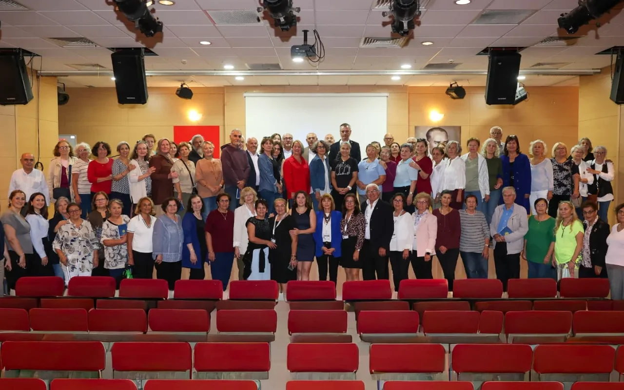 Buca’nın 3. Yaş Üniversitesi’nde ilk ders zili çaldı