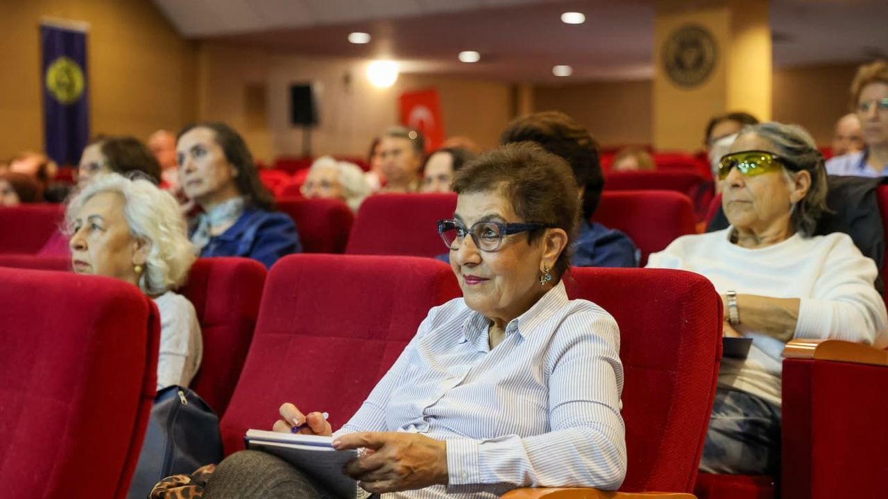 Buca'nın 3. Yaş Üniversitesi'nde eğitim başladı, program iki yıl